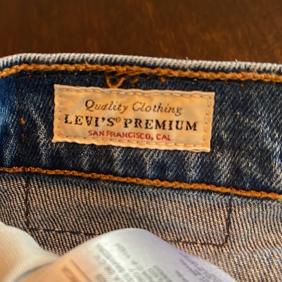 Levi's Women's Premium 501 Skinny Jeans - Picture 4 of 5